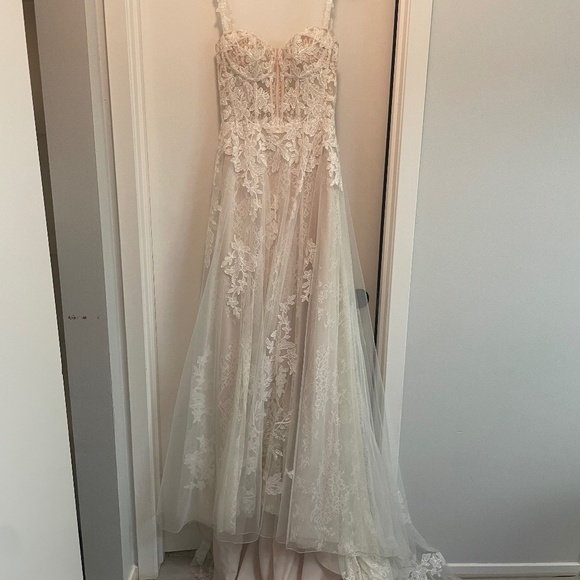 Lillian west wedding dress - Picture 1 of 8